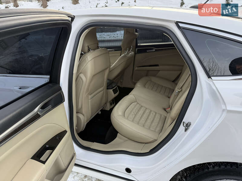 Седан Ford Fusion 2013 в Кременці