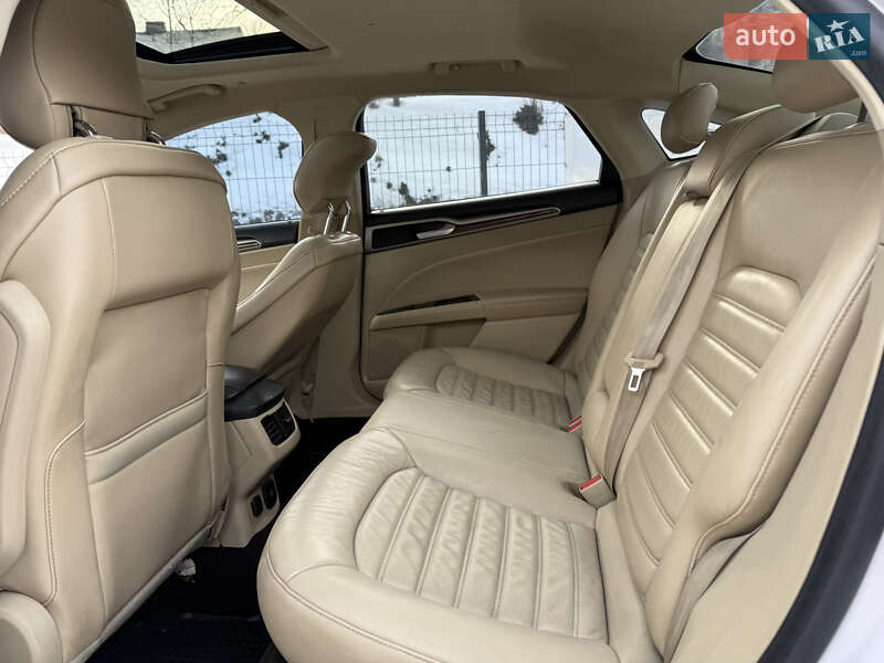 Седан Ford Fusion 2013 в Кременці