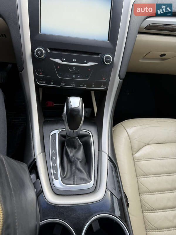 Седан Ford Fusion 2013 в Кременці