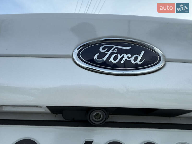 Седан Ford Fusion 2013 в Кременці