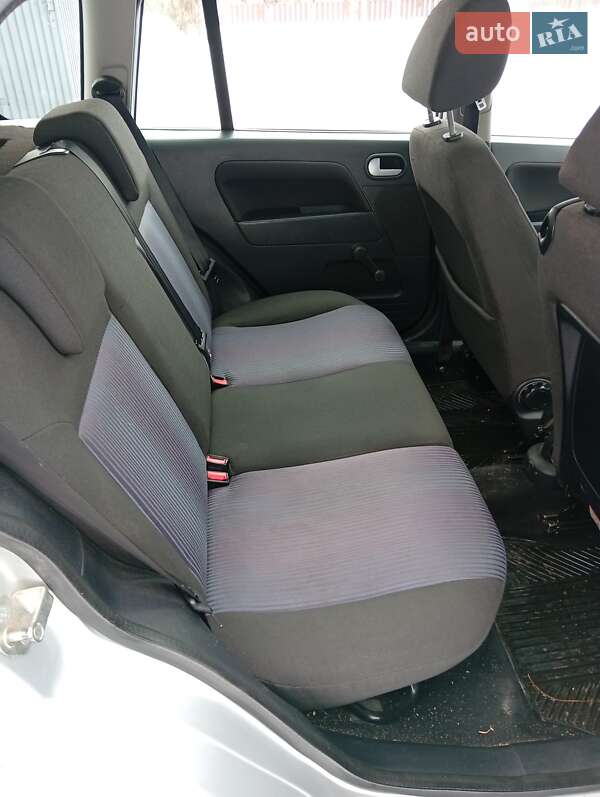 Хетчбек Ford Fusion 2008 в Луцьку