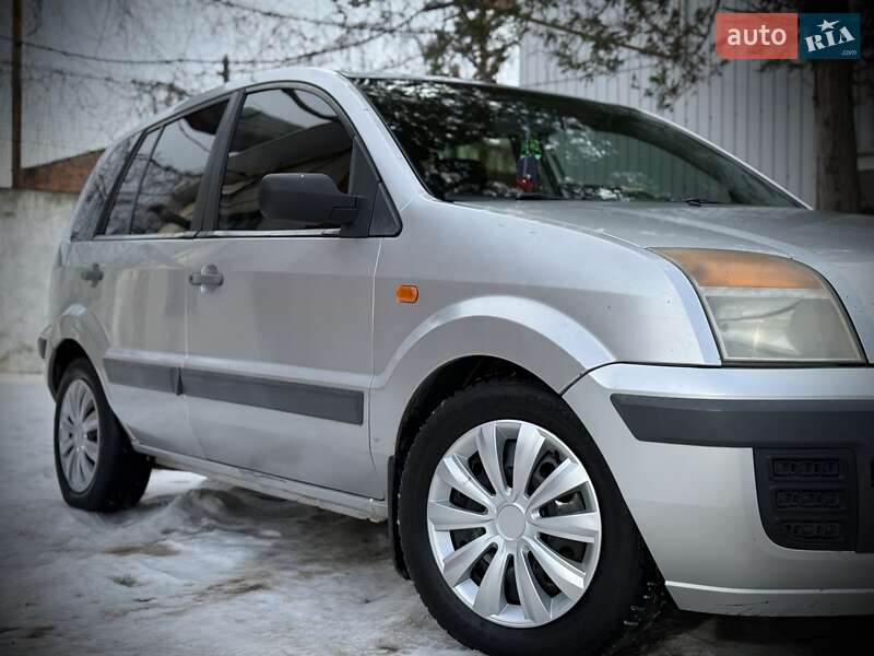 Хэтчбек Ford Fusion 2006 в Ивано-Франковске