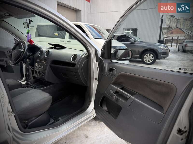 Хэтчбек Ford Fusion 2006 в Ивано-Франковске