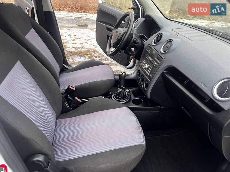 Хэтчбек Ford Fusion 2011 в Кременчуге фото 34 Хэтчбек Ford Fusion 2011 в Кременчуге