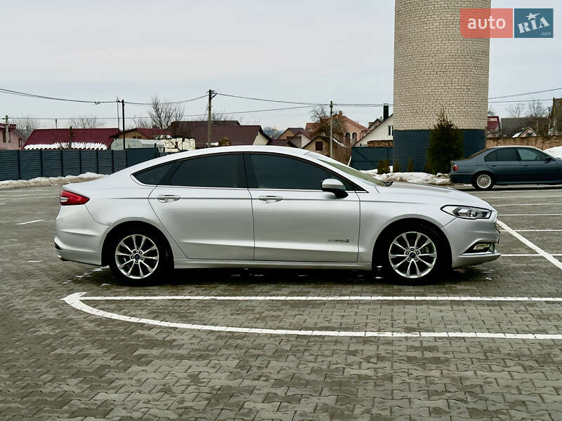 Седан Ford Fusion 2017 в Дубно