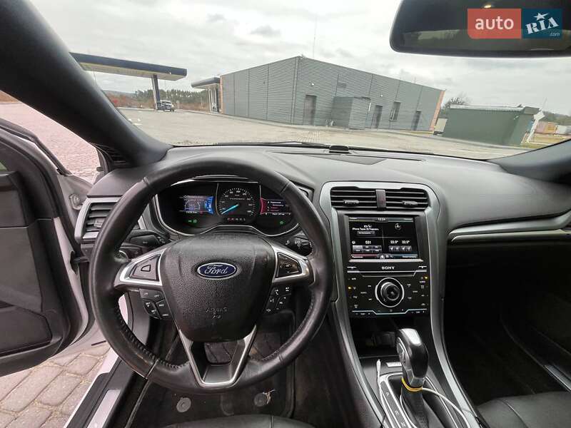 Седан Ford Fusion 2015 в Миколаєві