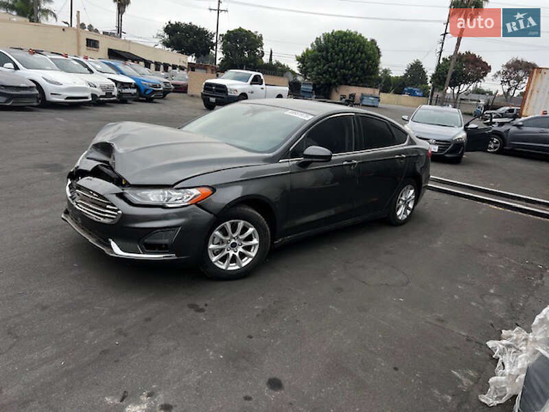 Седан Ford Fusion 2019 в Львове