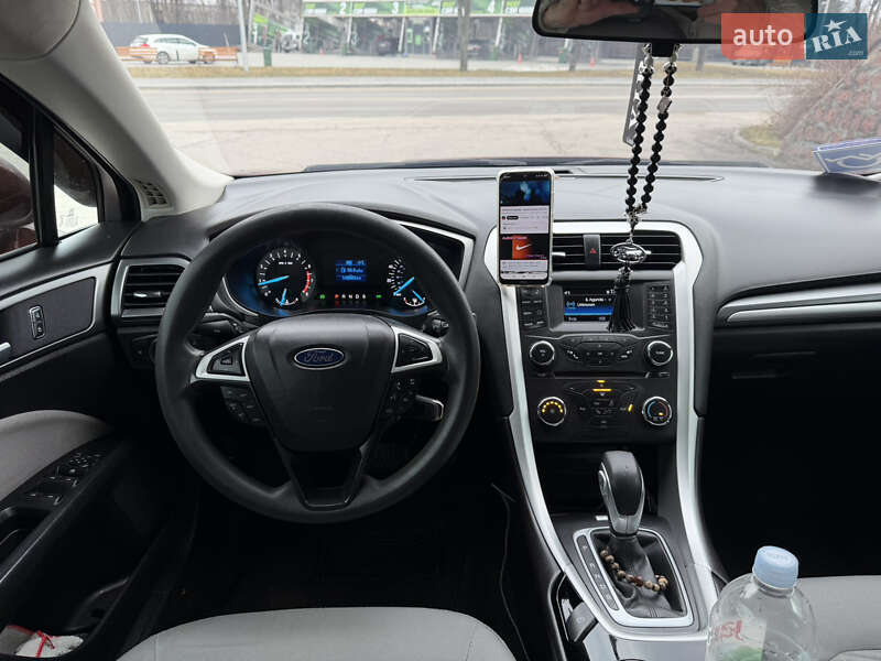 Седан Ford Fusion 2015 в Вишневому