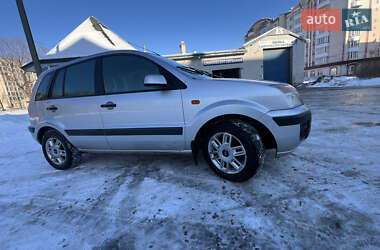 Седан Ford Fusion 2006 в Долине