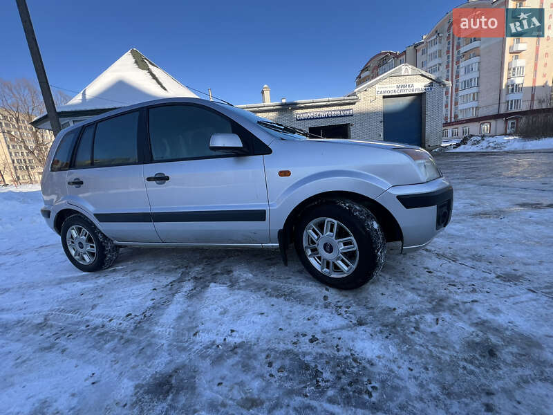 Седан Ford Fusion 2006 в Долині фото Седан Ford Fusion 2006 в Долині