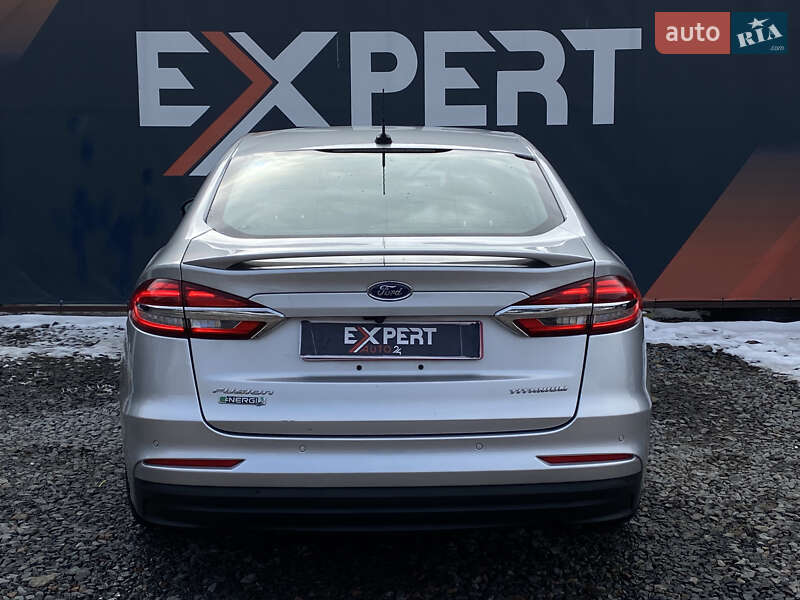 Седан Ford Fusion 2019 в Львове
