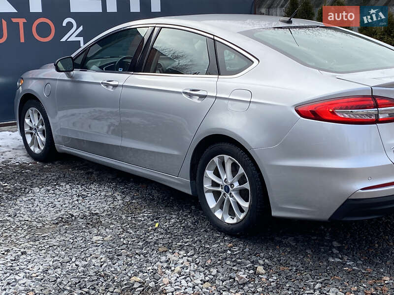 Седан Ford Fusion 2019 в Львове