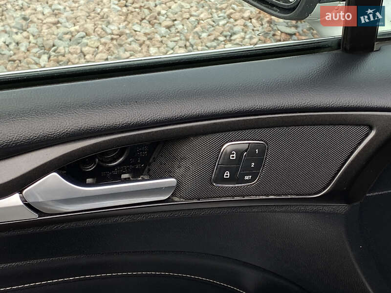 Седан Ford Fusion 2019 в Львове