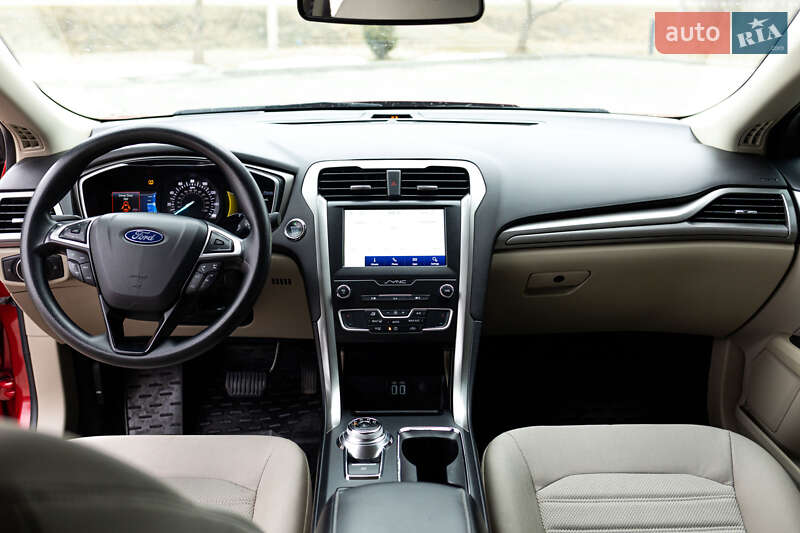 Седан Ford Fusion 2020 в Стрые