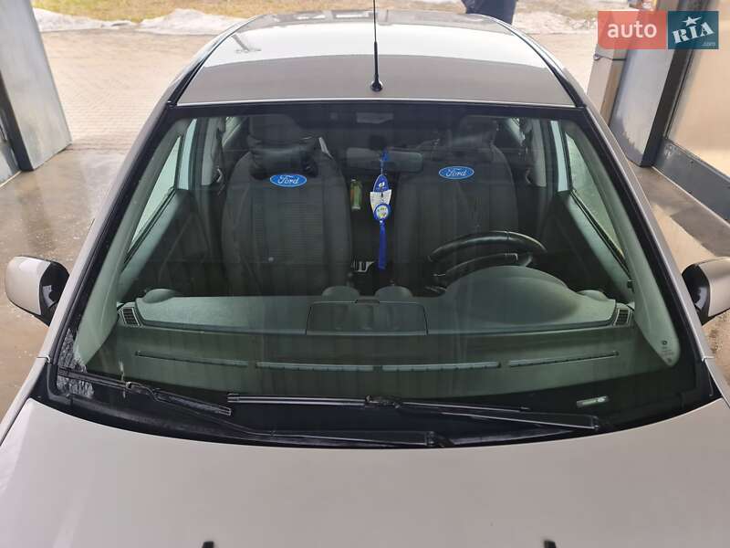 Хэтчбек Ford Fusion 2008 в Новом Роздоле