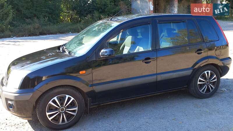 Хэтчбек Ford Fusion 2008 в Львове