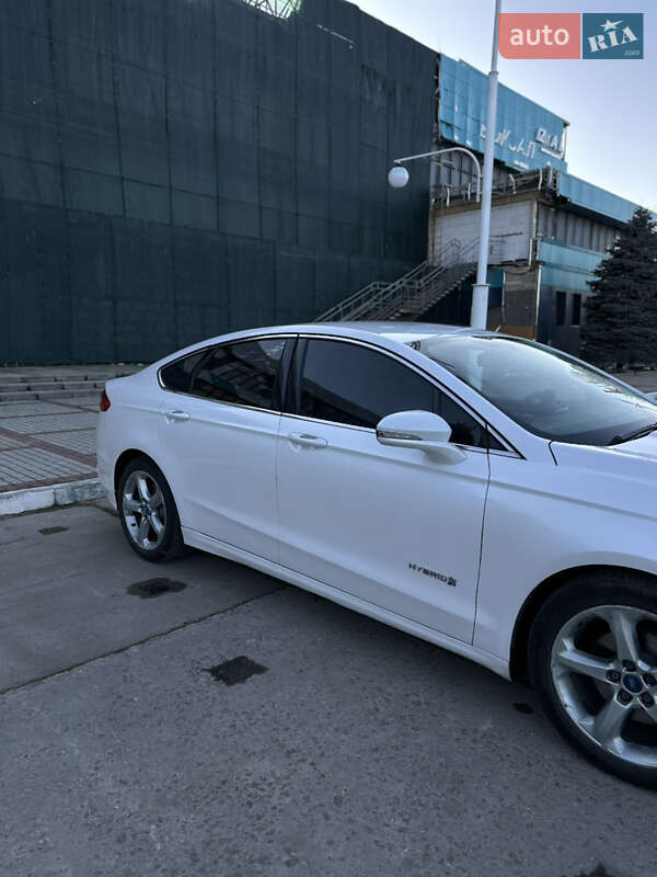 Седан Ford Fusion 2012 в Измаиле