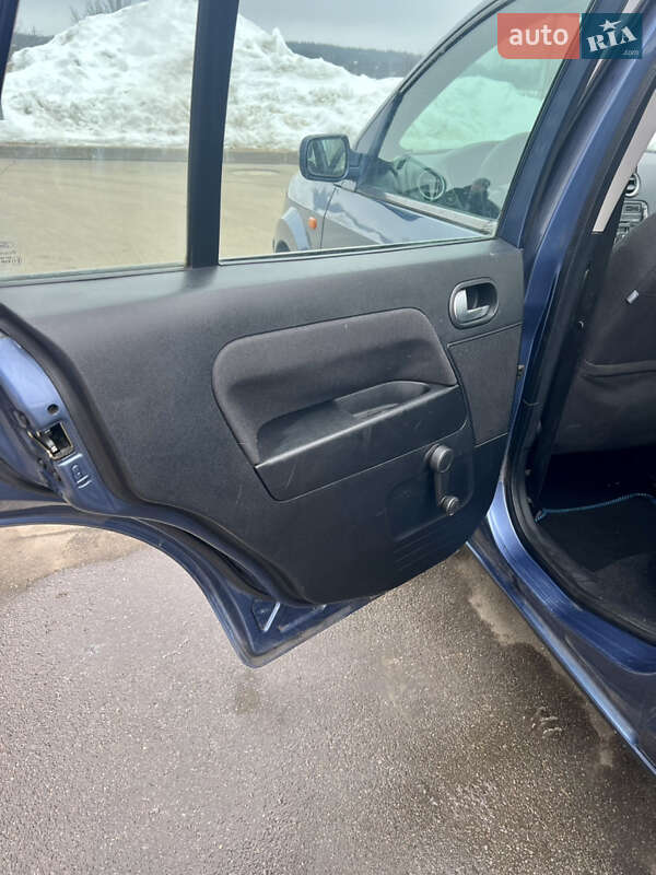 Хэтчбек Ford Fusion 2006 в Шостке