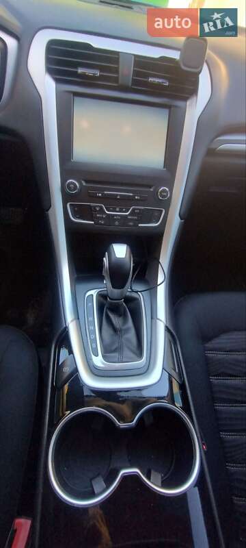 Седан Ford Fusion 2015 в Волочиську