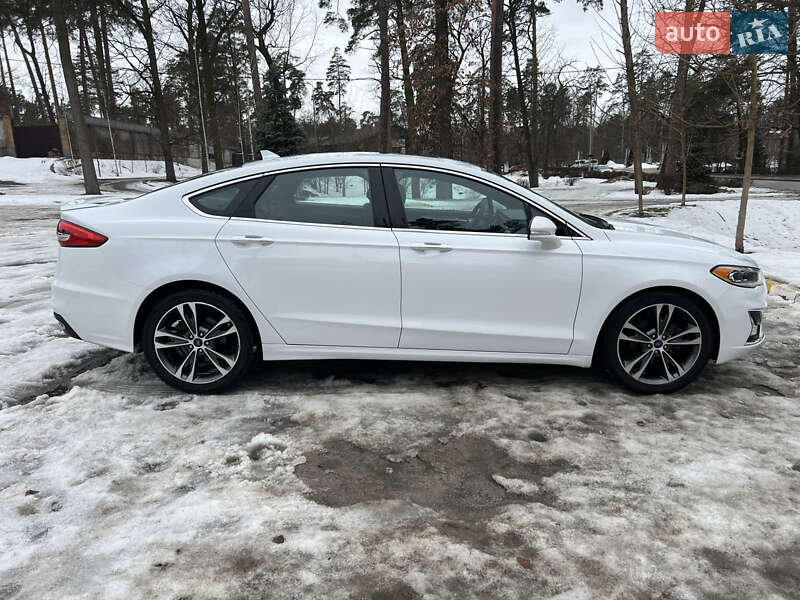 Седан Ford Fusion 2019 в Гостомеле