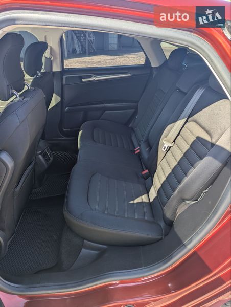 Седан Ford Fusion 2013 в Староконстантинове