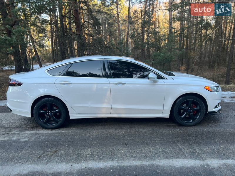 Седан Ford Fusion 2015 в Ровно