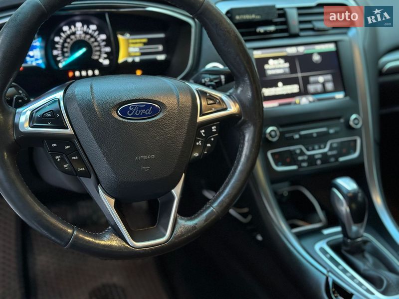 Седан Ford Fusion 2015 в Ровно