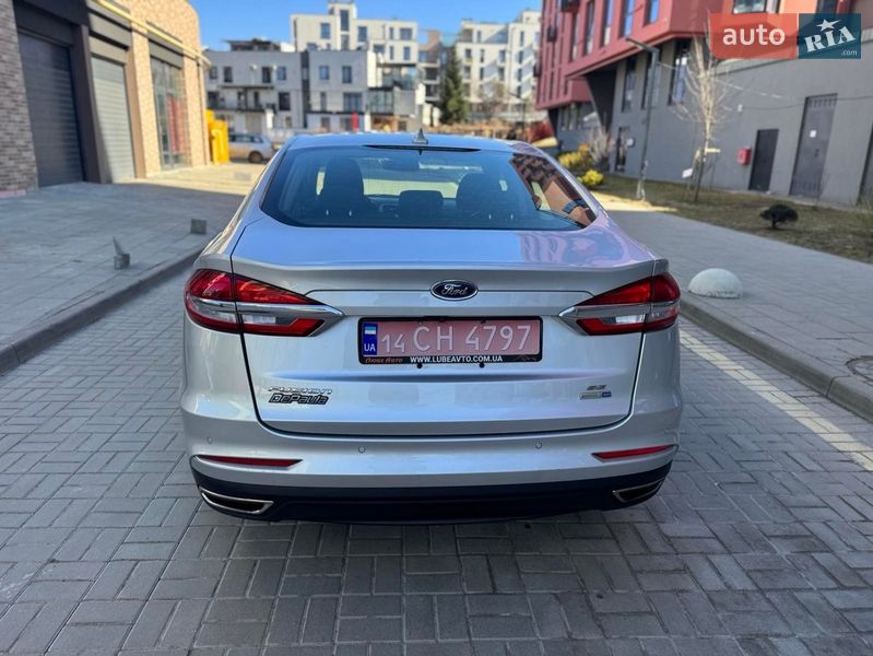 Седан Ford Fusion 2019 в Львове