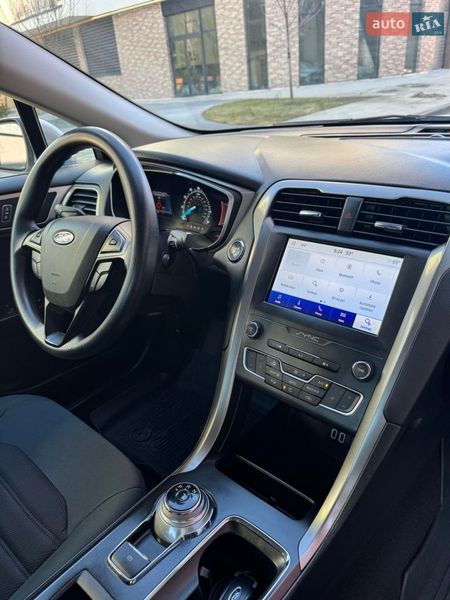 Седан Ford Fusion 2019 в Львове