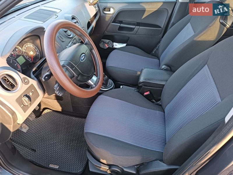 Хэтчбек Ford Fusion 2010 в Лубнах