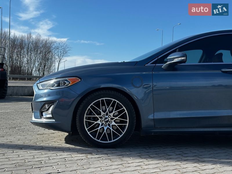 Седан Ford Fusion 2018 в Львове