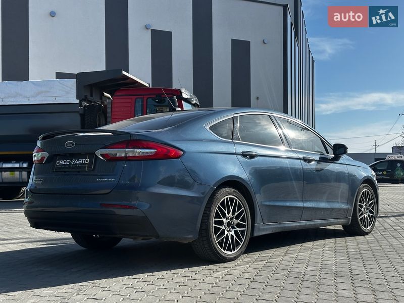 Седан Ford Fusion 2018 в Львове