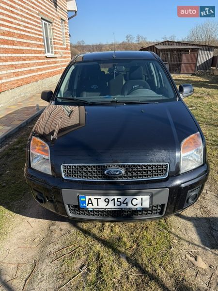 Хэтчбек Ford Fusion 2011 в Долине