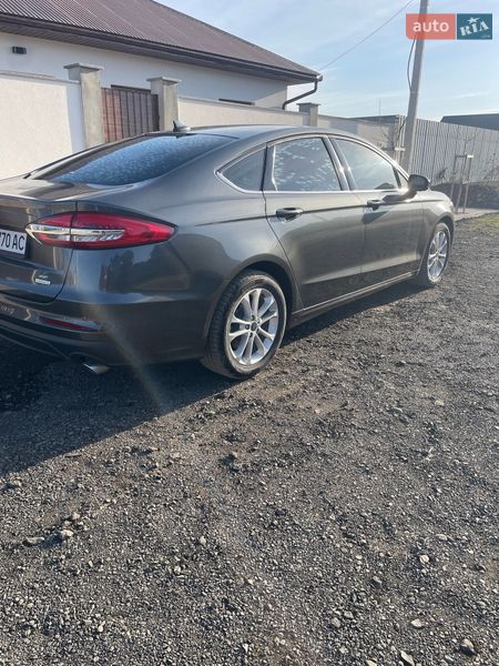 Седан Ford Fusion 2020 в Иршаве