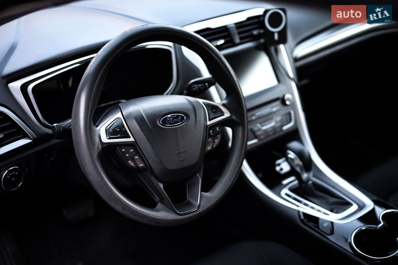 Седан Ford Fusion 2015 в Ужгороді