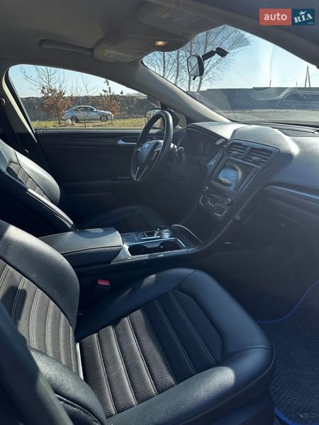 Седан Ford Fusion 2018 в Львове