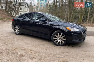 Седан Ford Fusion 2019 в Львове