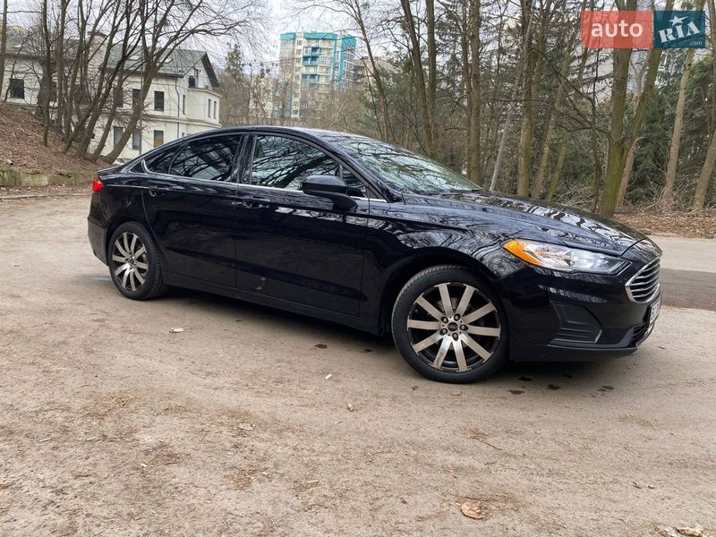 Седан Ford Fusion 2019 в Львове