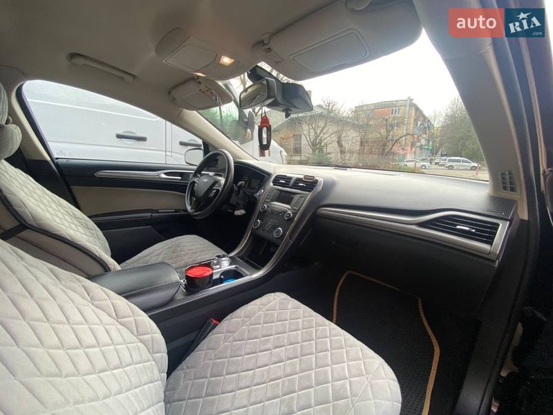 Седан Ford Fusion 2019 в Львове