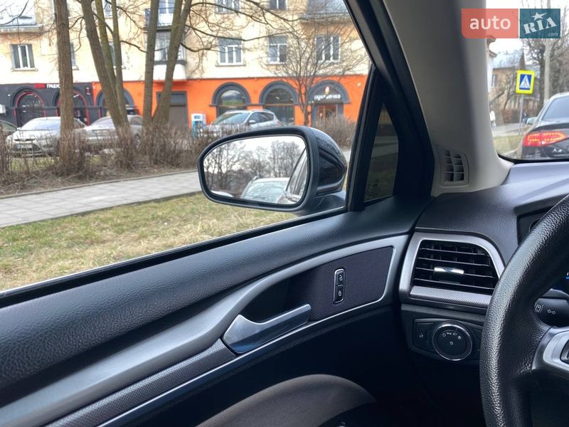 Седан Ford Fusion 2019 в Львове