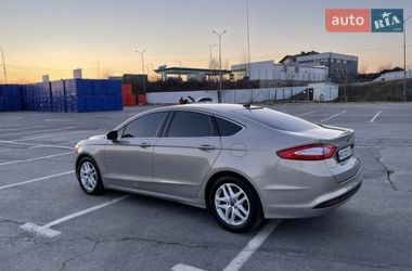 Седан Ford Fusion 2015 в Ужгороде