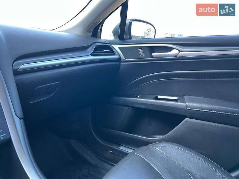 Седан Ford Fusion 2014 в Львові