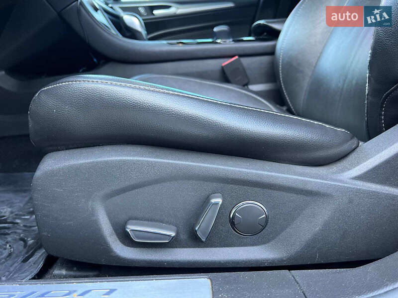 Седан Ford Fusion 2014 в Львові
