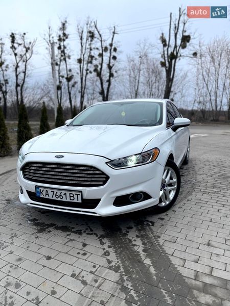 Седан Ford Fusion 2015 в Буче
