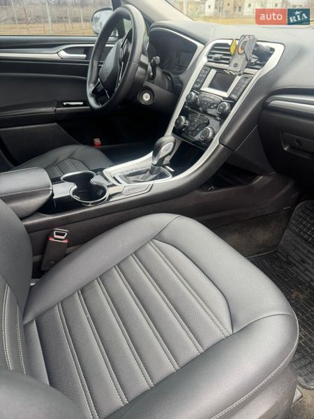 Седан Ford Fusion 2015 в Прилуках