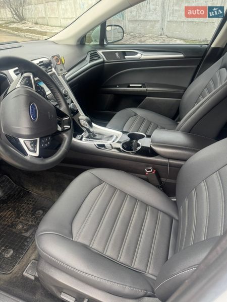 Седан Ford Fusion 2015 в Прилуках