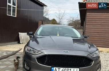 Седан Ford Fusion 2012 в Микуличине