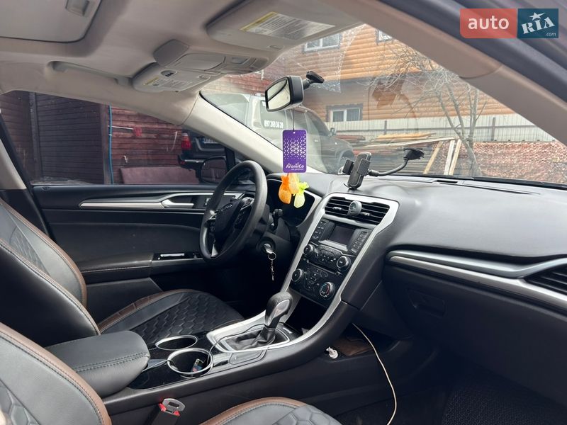 Седан Ford Fusion 2012 в Микуличине