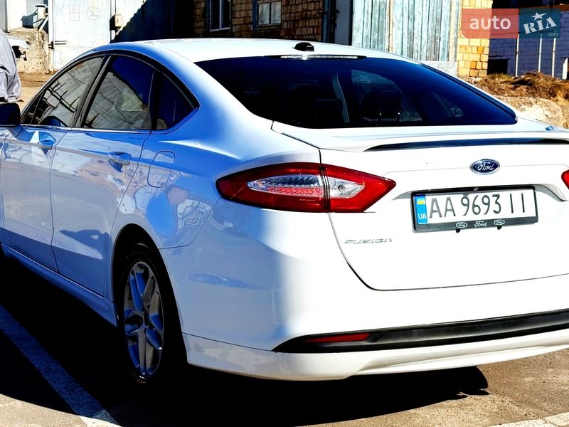 Седан Ford Fusion 2015 в Києві