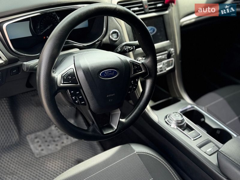 Седан Ford Fusion 2017 в Одесі